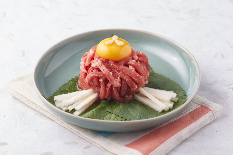 Here’s the edited title, presented as if it were written by a person:

“My Favorite Beef Tartare (육회)”